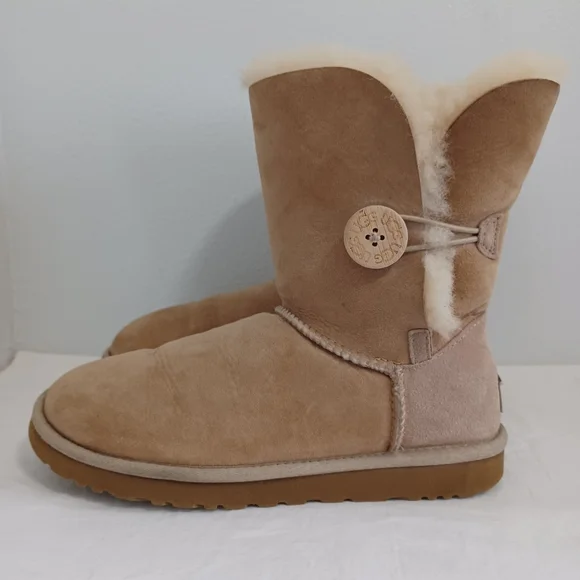 Ugg Bailey Button Tan Suede Leather Short Boots Women's Size 7 - Picture 4 of 14